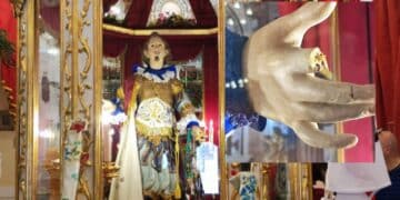 Sant’Efisio e il dito danneggiato durante le manovre: fioccano le polemiche
