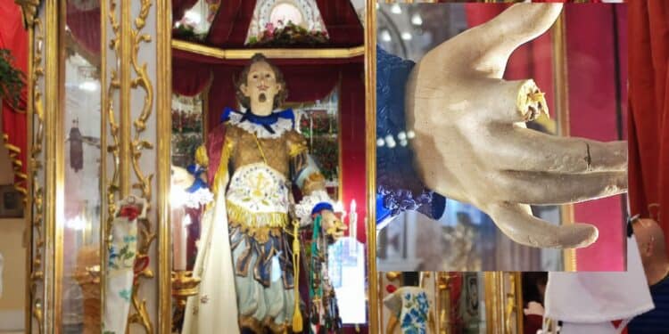 Sant’Efisio e il dito danneggiato durante le manovre: fioccano le polemiche