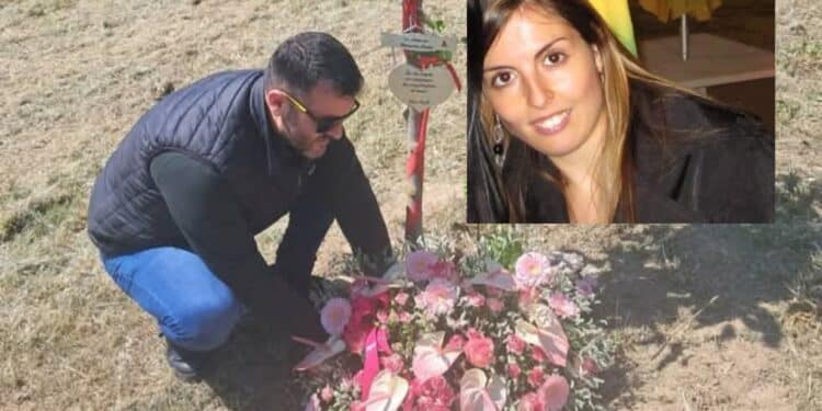 San Sperate, un anno senza Francesca Deidda strappata brutalmente alla vita: fiori rosa e lacrime nel primo anniversario dalla morte
