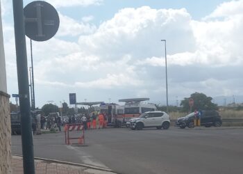 Grave scontro tra un’auto e una moto a Serramanna, un ferito