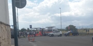 Grave scontro tra un’auto e una moto a Serramanna, un ferito