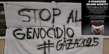 L’Isola si tinge di bianco: sudari appesi alle finestre per piangere i morti di Gaza