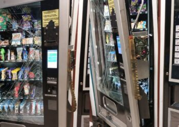 Ladri scatenati a Elmas, distrutte le macchinette del distributore automatico