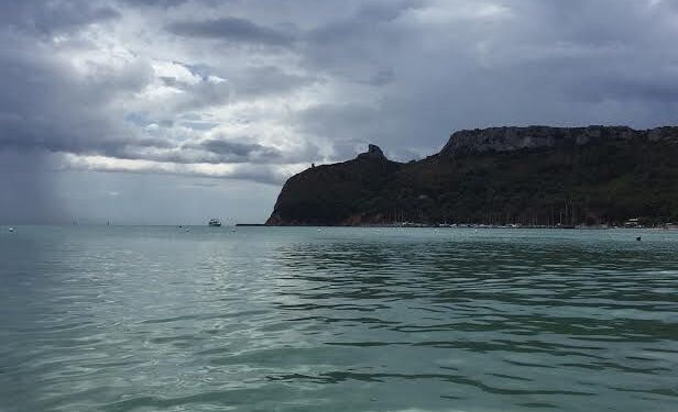 Pioggia e temperature più basse, a Cagliari l’anticipo d’estate è già finito