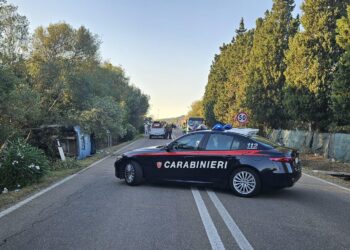 Tragedia a Villa San Pietro, si schianta con l’auto e muore a 55 anni