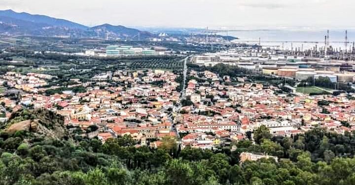 “A Sarroch aria irrespirabile”: numerose le segnalazioni dei residenti