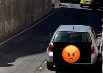 Cagliari, auto parcheggiate dove capita senza rispetto per i cittadini