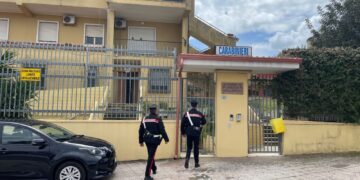 Selargius: in caserma per sporgere denuncia, aggredisce un carabiniere e scappa