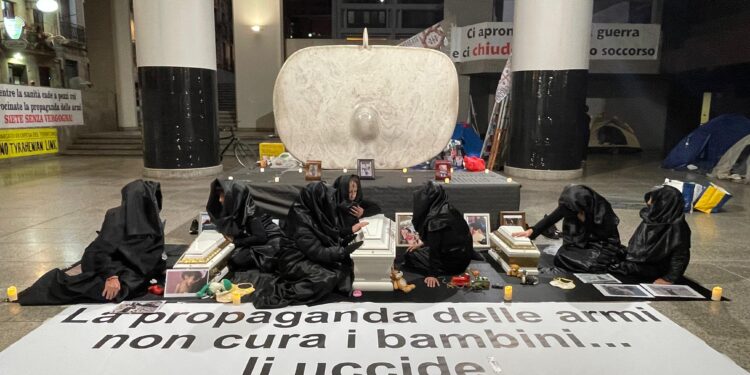 Cagliari, manifestazione davanti al Consiglio regionale contro la  politica del riarmo