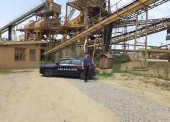 Serdiana, il braccio resta incastrato sotto il nastro trasportatore: operaio in codice rosso