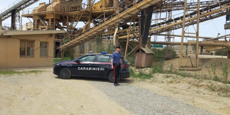 Serdiana, il braccio resta incastrato sotto il nastro trasportatore: operaio in codice rosso