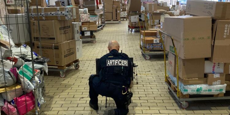 Una bomba nella sede Gls a Elmas: artificieri sul posto, ma è un falso allarme