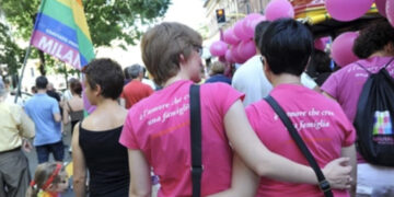 Coppie lesbiche, la Consulta dice “Sì”: “Entrambe le madri possono riconoscere i figli”