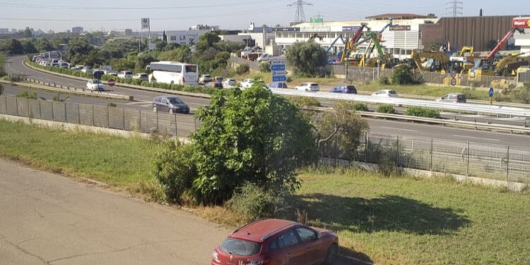 Traffico in tilt sulla SS 130: un’ora e mezza di blocco in direzione Cagliari