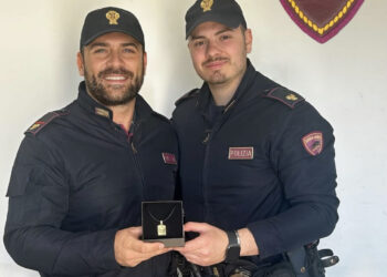 Enrico Leonello, poliziotto di Capoterra, salva madre e bimbo da un incendio: “Giovani che portano alto il loro paese”