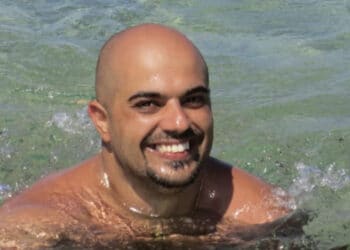 Monserrato, si accascia in auto vicino alla moglie: muore a 50 anni Mario Picciau