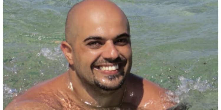 Monserrato, si accascia in auto vicino alla moglie: muore a 50 anni Mario Picciau