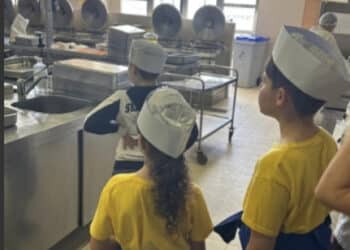 Quartu, studenti chef per un giorno: i piccoli della Beethoven alla scoperta della mensa scolastica