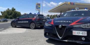 Tragedia in una stazione di servizio: benzinaio di 35 anni ucciso da un rapinatore