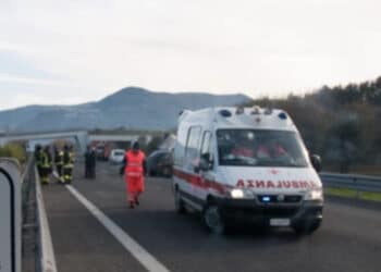 Tragedia in autostrada: operaio di 55 anni muore investito da un getto d’acqua