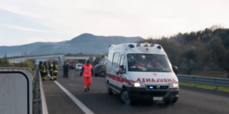 Tragedia in autostrada: operaio di 55 anni muore investito da un getto d’acqua