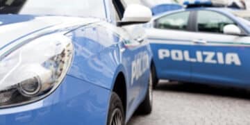 Tragedia in strada, 19enne ucciso con una coltellata