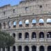 Turista americano tenta di scavalcare la recinzione del Colosseo e resta infilzato