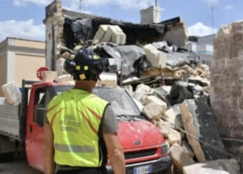 Crolla una palazzina, 4 operai feriti