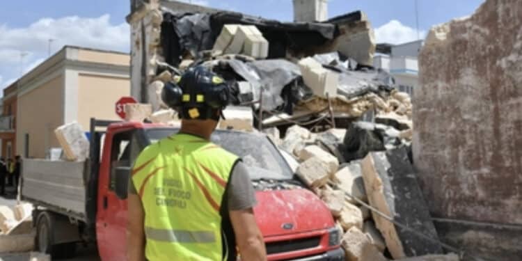 Crolla una palazzina, 4 operai feriti