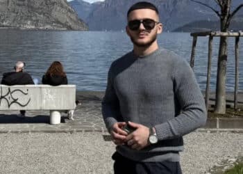 Cade da un ponteggio al terzo piano, morto un operaio di 24 anni