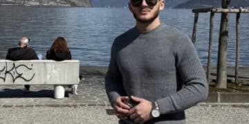 Cade da un ponteggio al terzo piano, morto un operaio di 24 anni