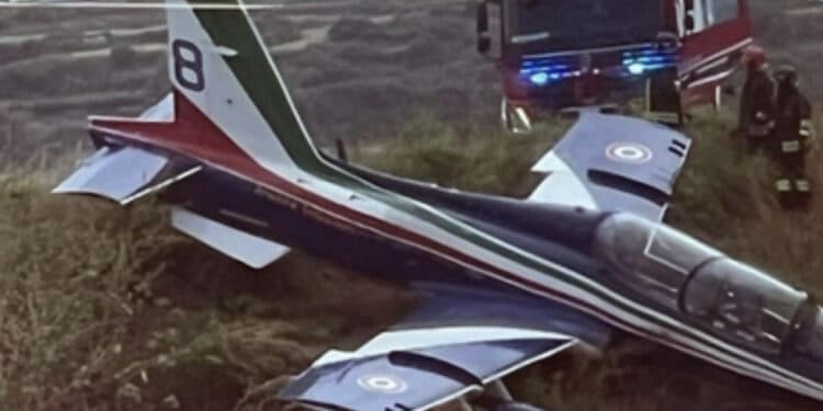 Scontro fra tre aerei delle Frecce Tricolori: pilota ferito alla gambe