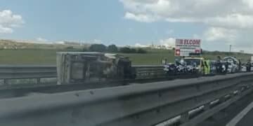 Cagliari, scontro fra due auto sull’Asse mediano: traffico in tilt