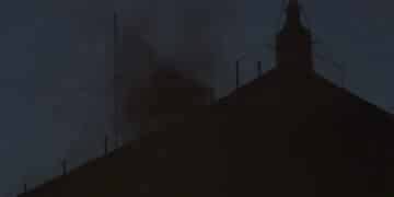 L’”Extra omnes” e l’apertura del Conclave: prima fumata nera