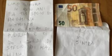 Le rompe lo specchietto della macchina, si scusa dopo 3 anni: “Ora ho lavoro e ti dò soldi