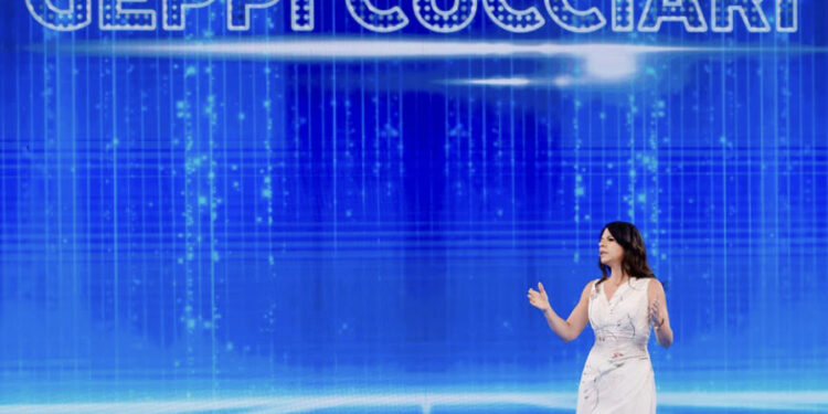 Geppi Cucciari insultata per il monologo ad “Amici”, lei risponde: “Vergognoso”