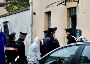 Uccide la moglie a coltellate, 61enne si difende: “Ero posseduto”