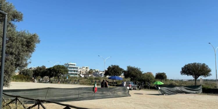 Abusivi a Marina Piccola: parcheggiatori sanzionati e mandati via dalla polizia municipale