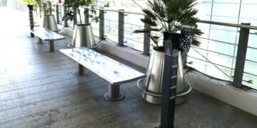 Una seconda vita alle cicche di sigarette: i posacenere intelligenti all’aeroporto di Cagliari