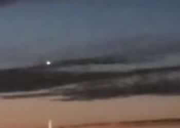 Ufo nei cieli dell’Iglesiente, luci “sospette” catturate da un automobilista