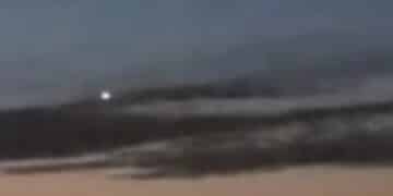 Ufo nei cieli dell’Iglesiente, luci “sospette” catturate da un automobilista
