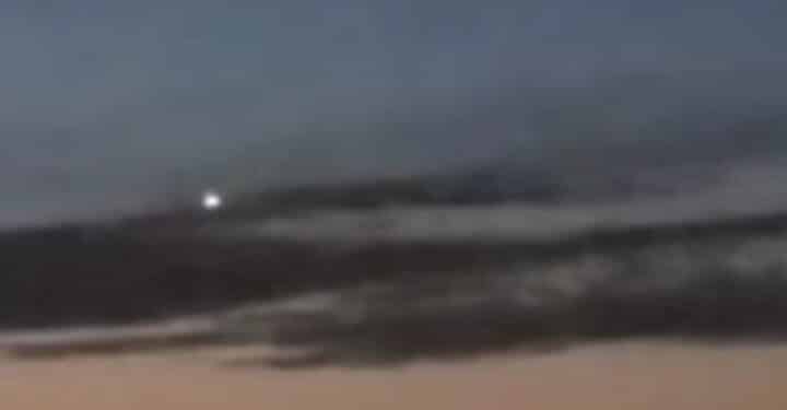 Ufo nei cieli dell’Iglesiente, luci “sospette” catturate da un automobilista