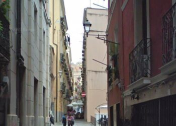 Malviventi in azione a Cagliari: tentata irruzione in un’attività commerciale in via Barcellona