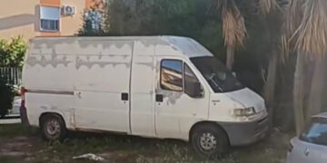 Quartu, parcheggio da Far West nell’aiuola dedicata a Sant’Ignazio