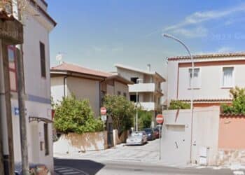 Sestu, rischia di essere travolta da un’auto assieme al figlio: “I nuovi stop non vengono rispettati”