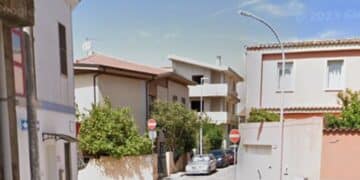 Sestu, rischia di essere travolta da un’auto assieme al figlio: “I nuovi stop non vengono rispettati”