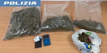 Iglesias, droga sotto il materasso in un casolare abbandonato: 25enne in carcere