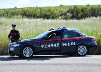 Per una lite sui confini dei terreni a Lunamatrona aggredisce i carabinieri a pugni e con una pinza