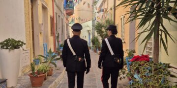 Trasforma il suo chiosco in discoteca all’aperto: nei guai imprenditore 24enne di Carloforte