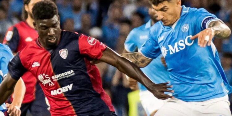 Napoli-Cagliari 2-0, è passata la nottata: il Cagliari si difende soltanto e il Napoli vince il quarto scudetto